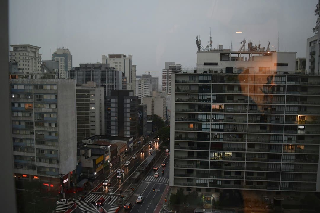 Incendio destruye apartaestudio en la avenida Lope de Vega