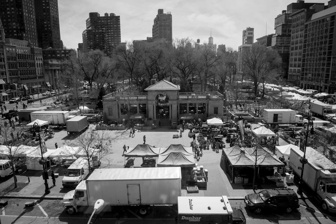 Una ciudad improvisada en Sol convierte una crisis silenciada en causa masiva