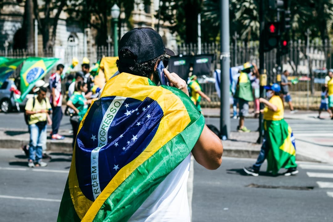 El bolsonarismo roza el poder en Brasil tras ganar la primera vuelta a Lula